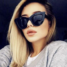 Load image into Gallery viewer, Women&#39;s Retro Wild Cat Eye Reflective Gradient Style Sun Glasses